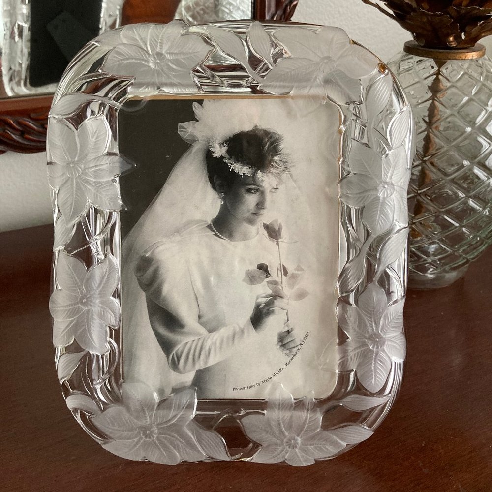 Vintage Crystal Clear Signatures Glass Frosted Floral Picture Frame